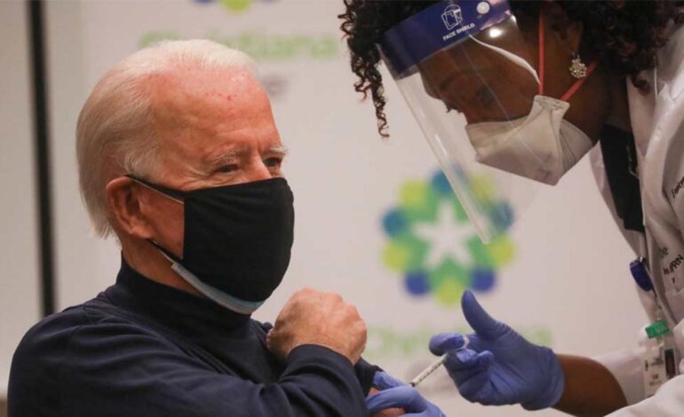‘No hay nada que temer’, dice Biden tras ser vacunado contra Covid-19