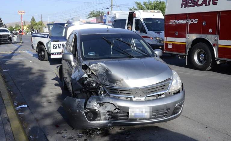 Chocan tres vehículos en la Revolución