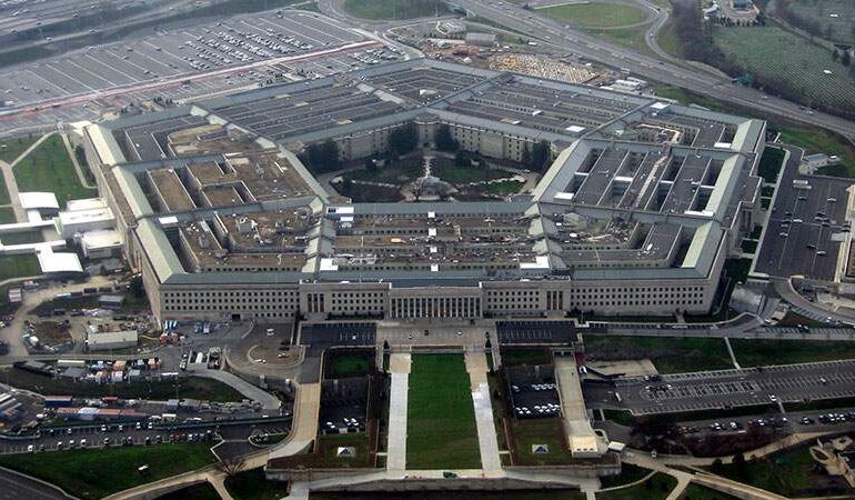 Pentágono pediría más de 300 mil millones de dólares para nuevo año fiscal, revela Bloomberg