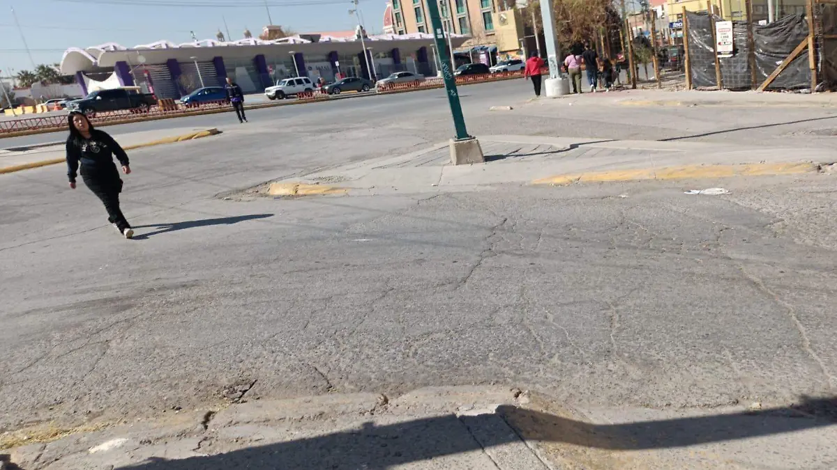 Familia colombiana en espera de un milagro: que gobierno de EU reactive citas de CBP One