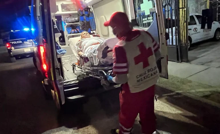 Auxilian policías municipales a mujer en labor parto