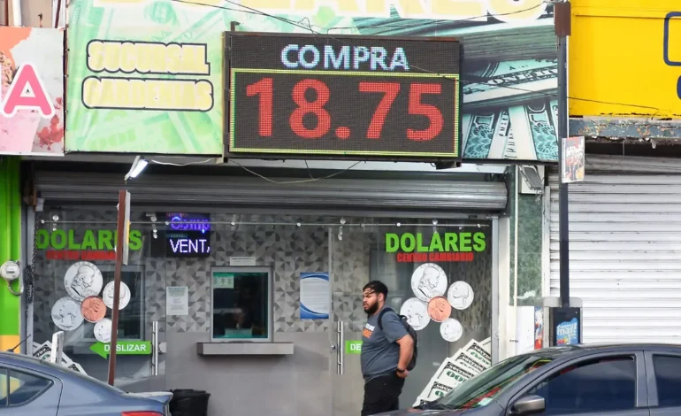 Dólar presenta ligeras variaciones, se cotiza en 19.75 la venta